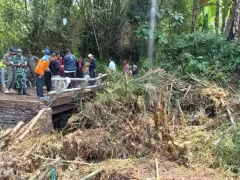 Jembatan Penghubung 2 Desa di Probolinggo Putus, BPDB Identifikasi Kerusakan - GenPI.co