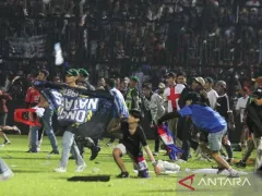 Kerusuhan di Malang, LIB Hentikan Liga 1 Indonesia Satu Pekan - GenPI.co BALI