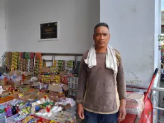 Oase Ramadan 2023: Muhtar Jadi Buruh Angkut di Pasar demi Keluarga - GenPI.co JATIM
