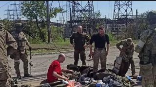 1.730 Tentara Ukraina Menyerah, Keluar dari Pabrik Baja Azovstal - GenPI.co