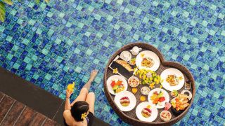 Rasakan Sensasi Breakfast dari Pool Hotel Ciputra World Surabaya - GenPI.co
