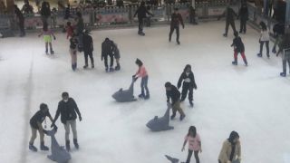 Liburan Sekolah, Yuk Ajak Anak-Anak Bermain Ice Skating! - GenPI.co