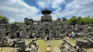 5 Rekomendasi Wisata Menarik Di Cirebon, Cobain Yuk! - GenPI.co JABAR