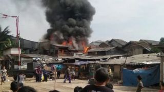 Kebakaran Terjadi Di Kawasan Padat Penduduk Pasir Koja, Bandung - GenPI.co JABAR