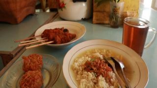 Warung Wak Nap, Kuliner Legendaris di Gang Kayutangan - GenPI.co JATIM