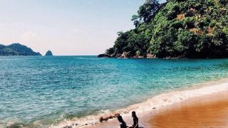 3 Keindahan Pantai Bolu-Bolu, Surga Tersembunyi di Malang - GenPI.co JATIM