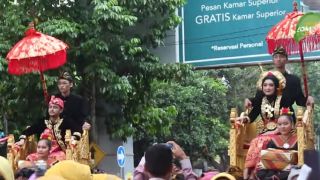 Nyongkolan, Tradisi Puncak di Pernikahan Suku Sasak - GenPI.co NTB