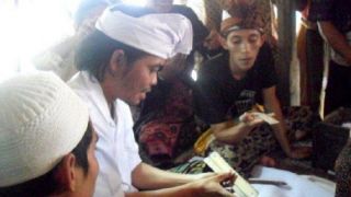 Pepaosan, Seni Baca Lontar Bahasa Kawi di Lombok Barat - GenPI.co NTB