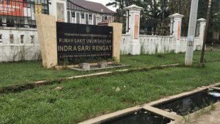 Warga Indragiri Hulu Keluhkan Air Limbah di Depan RSUD Indrasari - GenPI.co RIAU