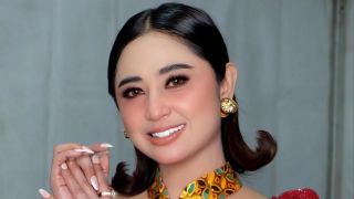 Sudah Izin Mami, Dewi Perssik Segera Dinikahi Pilot Pesawat Terbang - GenPI.co SULSEL