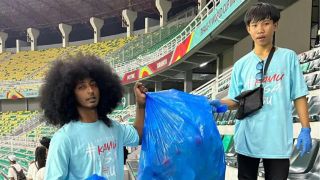 Suporter Indonesia Pungut Sampah di Piala Dunia U17, Erick Thohir: Salut - GenPI.co SULTRA