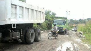 Menyerah Perbaiki Jalan Cor Batukuning, Pemkab OKU Minta Tolong Pusat - GenPI.co SUMSEL