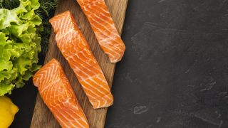 Selain Enak, Ikan Salmon Juga Bermanfaat untuk Kesehatan Kulit - GenPI.co SUMSEL