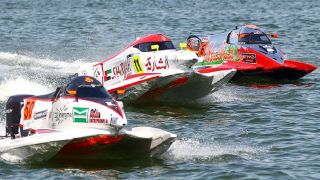 Polda Bagikan Stiker F1 Powerboat Danau Toba - GenPI.co SUMUT