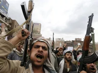 Pemberontak Houthi Yaman Merusak Kapal Tanker Minyak dengan Rudal Balistik - GenPI.co KALBAR
