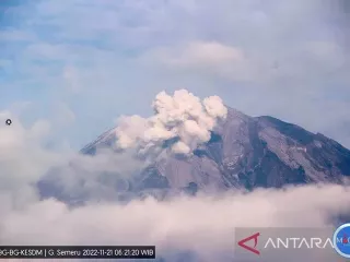 Gunung Semeru Erupsi, Awan Panas Hingga 7 Kilometer - GenPI.co