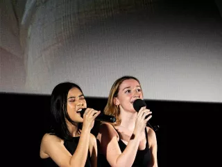 Stacey Ryan dan Ziva Magnolya Duet Nyanyikan Single Fall in Love Alone - GenPI.co KALBAR