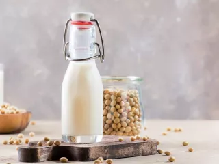 7 Manfaat Minum Susu Kedelai untuk Kesehatan, Bikin Kolesterol Keok dan Gula Darah Stabil - GenPI.co