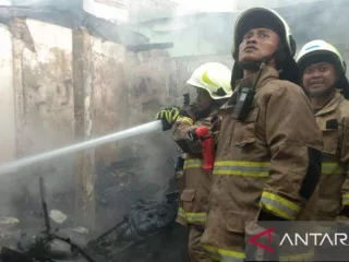 Arus Pendek, 10 Rumah Hangus dalam Kebakaran di Jakarta Timur - GenPI.co