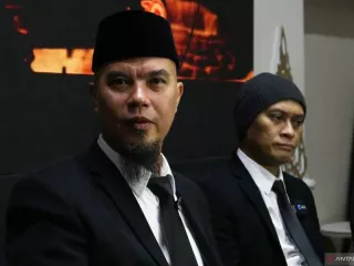 Ahmad Dhani Sindir Maia Estianty Lewat Video, Ustaz Derry Sulaiman: Mungkin Saking Cinta Anak - GenPI.co JATIM