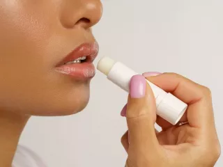 3 Lip Balm Terbaik untuk Hasil Lembut dan Ternutrisi, Bye Bibir Pecah-pecah - GenPI.co BALI