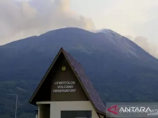 Tetap Waspada! Gunung Ile Lewotolok Alami Peningkatan Aktivitas Kegempaan - GenPI.co JATENG