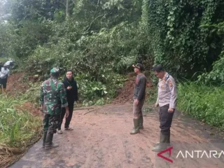Curah Hujan Tinggi, Akses Jalan di Oku Sumsel Terputus Akibat Longsor - GenPI.co JABAR