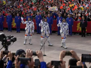 Penerbangan Luar Angkasa Berawak Meluncur, Misi 2030 China Kirim Astronot ke Bulan - GenPI.co KEPRI