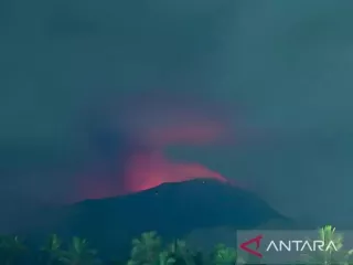 Gunung Ibu Kembali Meletus, Lontarkan Abu Vulkanik Setinggi 1 Km - GenPI.co KEPRI