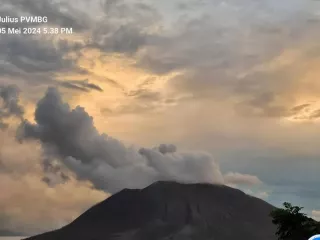 Waspada! Aktivitas Vulkanik Gunung Ruang Masih Tinggi - GenPI.co JABAR