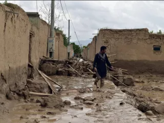 Banjir Bandang Menewaskan Lebih dari 300 Orang di Afghanistan Utara - GenPI.co JATIM