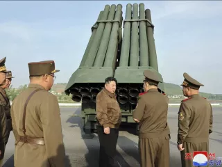 Kim Jong Un Kim Pantau Uji Coba Terbaru Peluncur Roket Ganda - GenPI.co