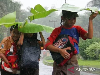 BMKG: 19 Provinsi Berpotensi Diguyur Hujan Lebat - GenPI.co JATENG