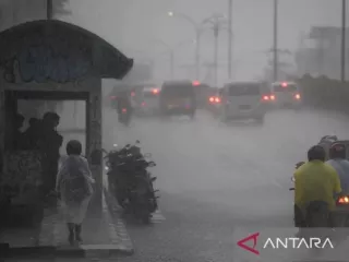 BMKG: Waspada Hujan Lebat Disertai Kilat dan Angin Kencang di Sejumlah Daerah - GenPI.co KEPRI