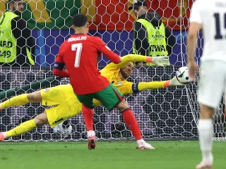 Euro 2024: Gagal Tendangan Penalti, Cristiano Ronaldo Minta Maaf - GenPI.co BALI
