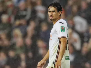 Diputus Kontrak Swansea City, Nathan Tjoe-A-On Jualan Baju - GenPI.co