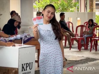 Dijenguk Ayu Ting Ting, Wendy Cagur Masih Bisa Melucu - GenPI.co JATIM