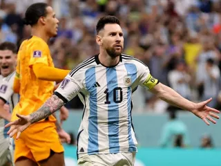 Absen Lawan Uruguay dan Brasil, Lionel Messi Sedih - GenPI.co