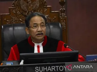 Hasil Pilkada Jatim 2024 Sah, MK Tolak Gugatan Pasangan Risma-Gus Hans - GenPI.co KALBAR