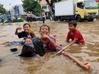 Tangani Banjir Jabodetabek, AHY dan Kementerian PU Turunkan Alat Berat - GenPI.co JATIM