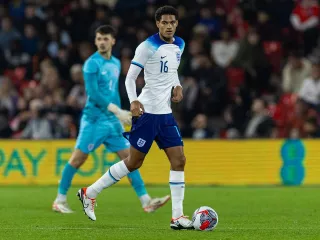 Jarell Quansah Jadi Bagian Transfer Alexander Isak ke Liverpool - GenPI.co KALBAR