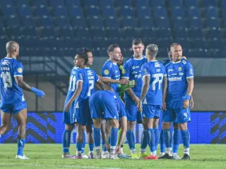Beda dari Biasanya! Pemain Persib Bandung Justru Diminta Tambah Berat Badan - GenPI.co KALBAR