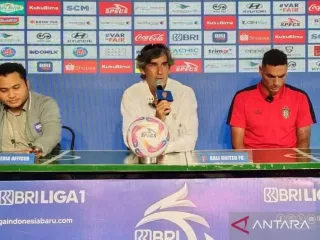 Dapat Tawaran Latih Tim Liga 1, Stefano Cugurra: Masih Nego - GenPI.co