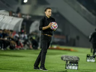 Ogah Remehkan Persik, Pelatih Persebaya Surabaya: Kami Berjuang Naik Papan Atas - GenPI.co JATIM