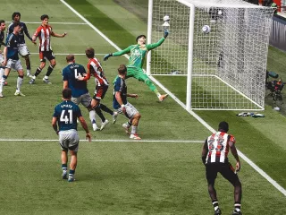 Dibungkam Brentford, Manchester United Perpanjang Rekor Buruk - GenPI.co JATIM
