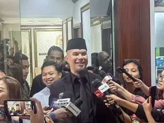 Beda dengan Komnas Perempuan soal Seksis, Ahmad Dhani: Kalau Dibolehkan, Saya Debat - GenPI.co