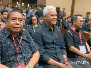 Dukung Sahabat, Ganjar Pranowo Hadiri Sidang Hasto di Tipikor - GenPI.co