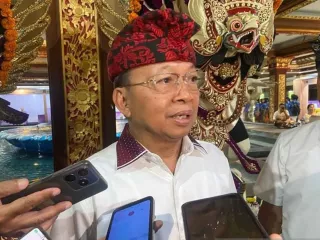 Wayan Koster Tunjuk Panglima Pemberantas Ormas Preman Seusai GRIB Deklarasi di Bali - GenPI.co JATIM