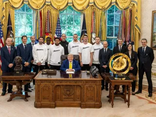 Trump Bahas Iran dan Transgender ke Pemain Juventus, Timothy Weah: Itu Aneh - GenPI.co