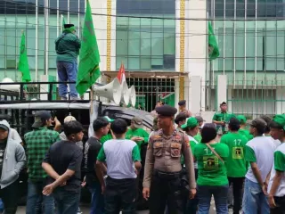 Partai Sedang Terpuruk, Desakan Pemecatan Rommy PPP Sebaiknya Disudahi - GenPI.co